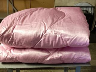 Продам двухспальное одеяло