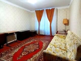 ЛЕНИНСКИЙ ЦЕНТР 1-к жилая квартира 2/5 33/18,3/5,6 балкон 4,4 кв. м.