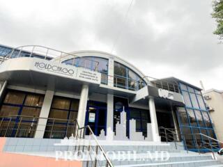Se oferă spre chirie spațiu pentru oficii amplasatîn sect. Centru, ...