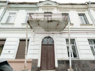 Se oferă spre chirie oficiu situat în sectorul Centru pe ...