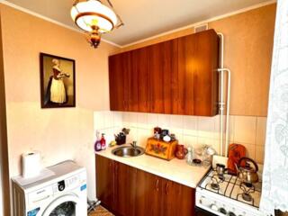 Продается 2-комнатная квартира. Кировский. В жилом состоянии!