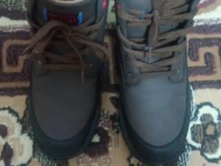 Продам детскую обувь новые ботинки, кроссовки, босоножки