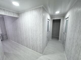 СРОЧНО! 2-комнатная на Балке - Самолет (1/5 этаж с балконом). ТОРГ