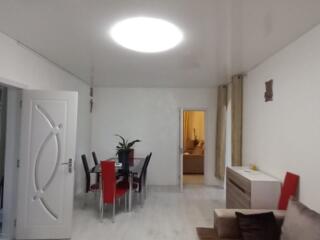 Меняю 2-е 2-х ком. Болгаская+Тигина 1-о эт домик. На дом на земле.