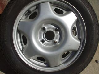 O roata cu disc de metal