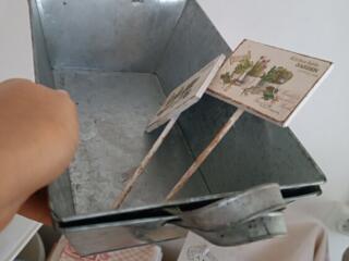 Ёмкости новые 2 шт. с табличками оцинкованные