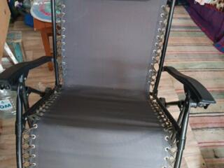 Шезлонг практически новый