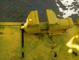 Трубогиб для профильной трубы, тиски.