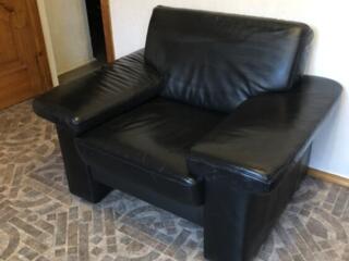 Кресло натуральная кожа.