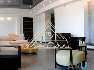 Продам квартиру в трех уровнях на Греческой