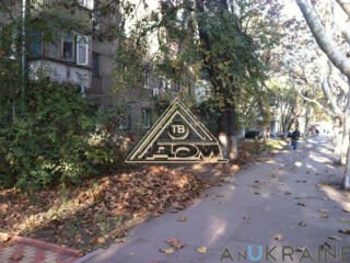 Продам под офис 2-комнатная квартира , Фонтанская дорога.