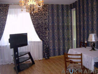 Продам 2-комнатную квартиру на Сергея Ядова