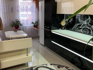 2 ком. квартира с ремонтом на Таирова Радужный