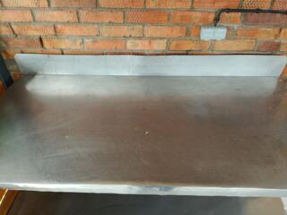 Продам стол.