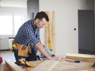 ТРЕБУЮТСЯ МЕБЕЛЬЩИКИ