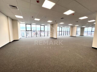 Chirie oficiu de 500 mp - open space.  Amplasat în BC Royal Tower, ..