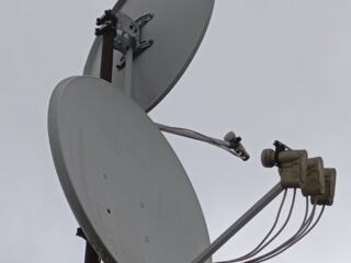 Продаю рабочие тарелки на два телевизора. + 2 декодера