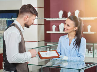 Менеджер по продажам (Ювелирная сеть “АУРЕОЛА”) 6500-11500 руб.