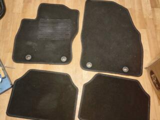 Продам коврики, двести двадцать рублей 077589539.