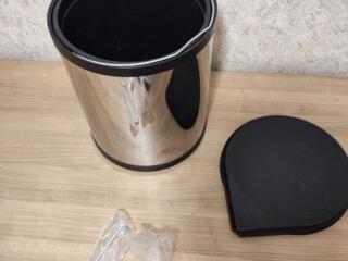 Продам новое мусорное ведро, которое устанавливается в шкафчик,открывается при открытии