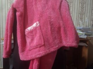 Пижама новая, р. 50-52. Цена 200 руб.