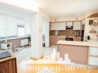 Vă propunem spre vânzare acestapartament cu 2camere și living,sect. ..
