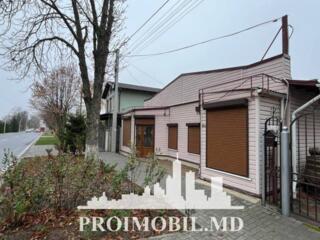 Se oferă spre chirie spațiu comercial amplasat în Strășeni, str. ...