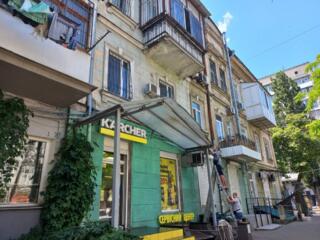 В продаже две комнаты в коммунальной квартире в хорошем жилом ...