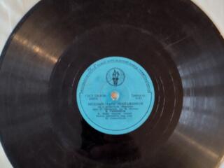 Патефонные пластинки.