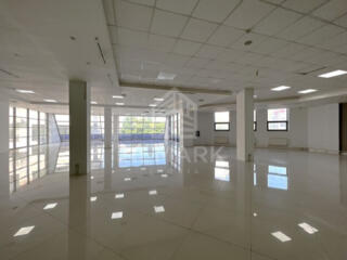 Chirie spațiu comercial / oficiu la Botanica, bd Decebal.  Oficiu de .