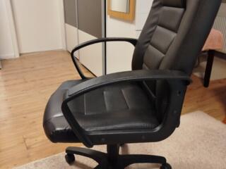 Продам кресло кожаное с Германии