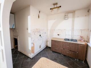 Vinzare apartament cu 2 odăi separate + living, str. Н. Iorga 30, Bălți