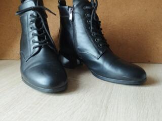Продам ботинки