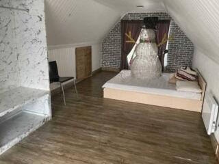 Продам трехэтажный кирпичный дом в Черноморке.