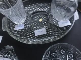 Посуда преимущественно хрустальная