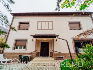 Casă cu 3 niveluri, or. Codru Vă propunem spre vânzare casă cu 3 ...