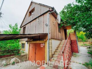 Casă cu 2 niveluri, or. Ialoveni Vă propunem spre vânzare casă cu 2 ..