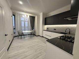 Предлагается в продажу стильная и просторная трехкомнатная квартира ..