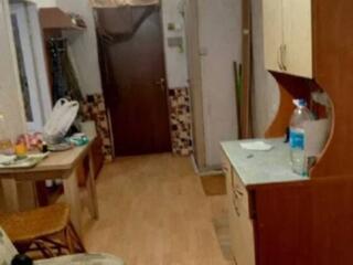 У продажу дві кімнати у комуні з балконом у центрі Одеси.На 4-ому ...