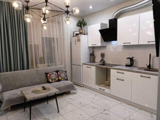 1 комнатная с ремонтом  в новом доме с мебелью, Таирова