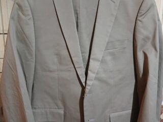 Костюмы новые и спецодежда тоже, куртка в отличном состоянии