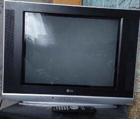 Продаю телевизор LG б/у
