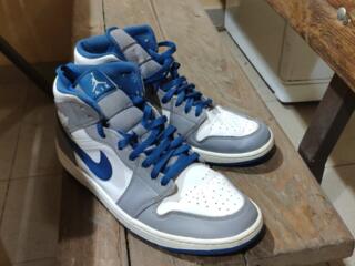 Продаются кроссовки Nike Air Jordan оригинал 44р, в хорошем состоянии.