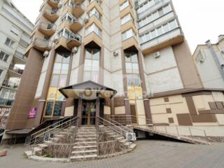 Se oferă spre chirie spațiu comercial/oficiu amplasat în ...