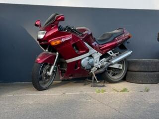 Kawasaki zzr600