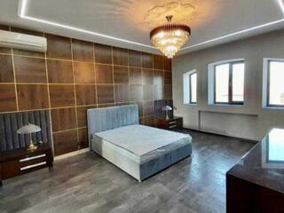 Продам трехэтажный дом 625 кв. м., Совиньон -1.