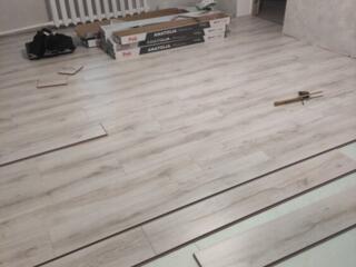 Ламинат, линолеум