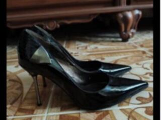 Туфли на шпильке в отличном состоянии 38 размер