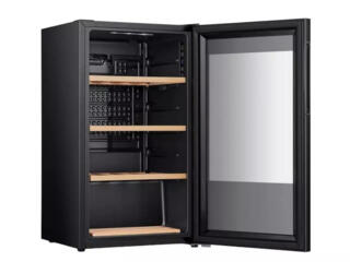 Продам новый винный холодильник Hisense.