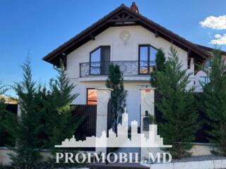 Vă propunem spre vânzare această casă cu 3 camere și living,sect. ...